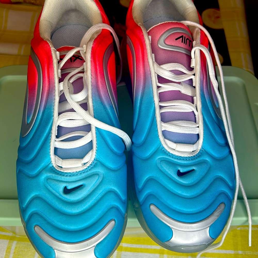 Nike Airmax worn two times. Very comfortable athletic shoe.